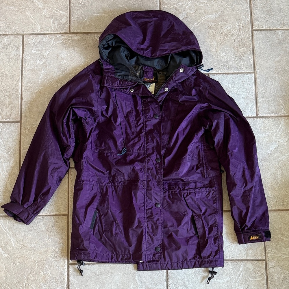 Vintage REI Women’s Goretex Raincoat in Deep Purple